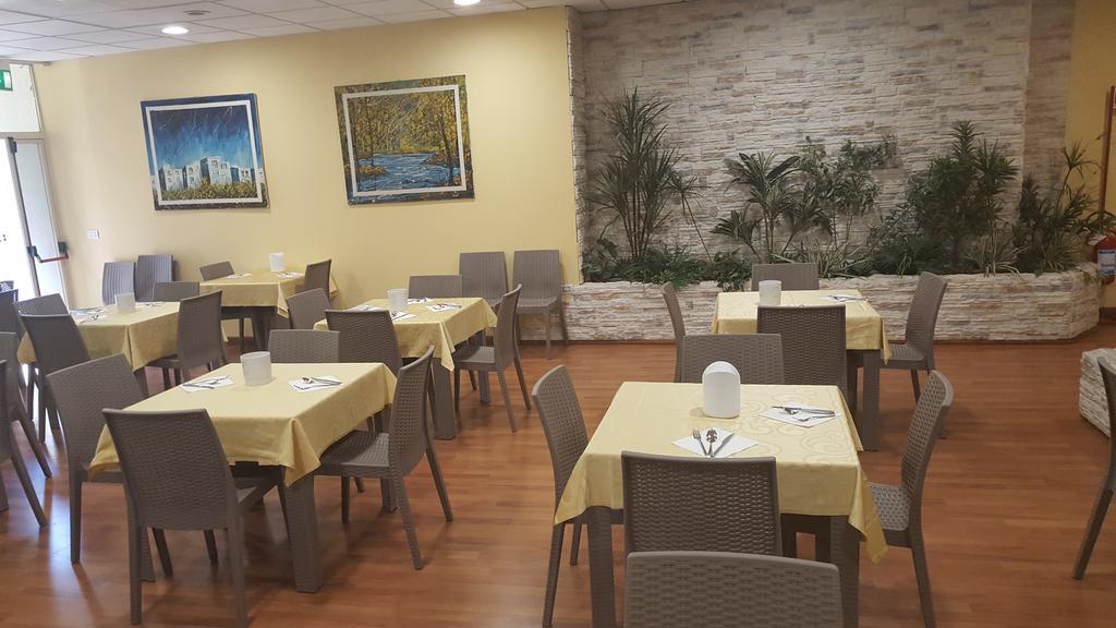科拉罗酒店 滨海弗兰卡维拉 外观 照片